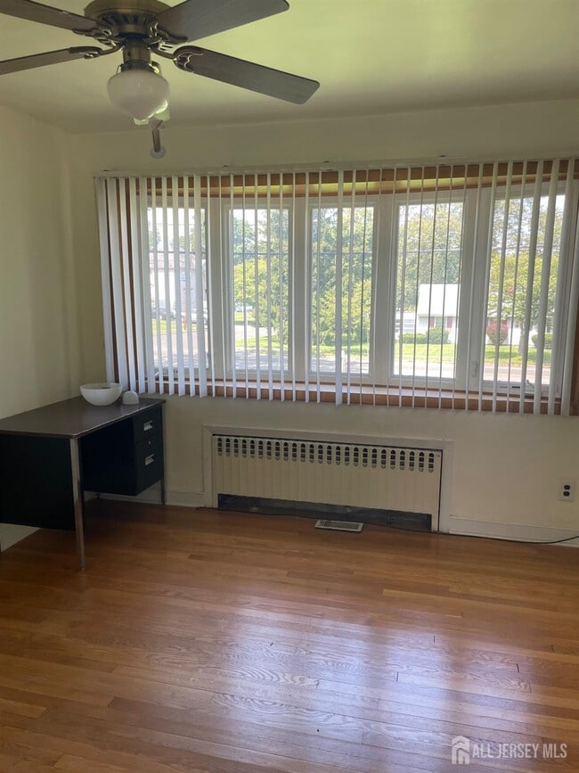 Foto del edificio - 355 Metlars Ln