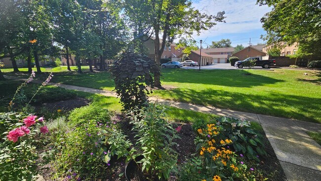 Foto del edificio - 5305 Berrywood Dr