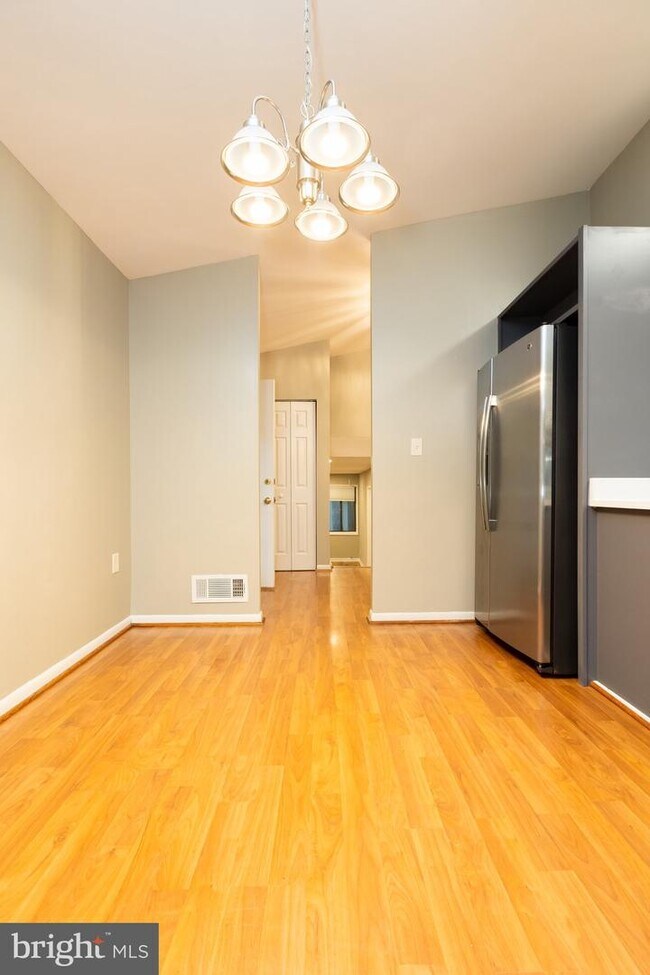 Foto del edificio - 4 Brighton Ct