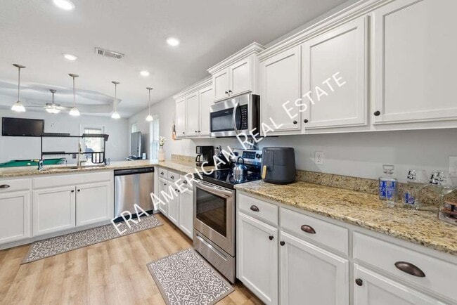 Building Photo - 2033 Sunset Pine Way