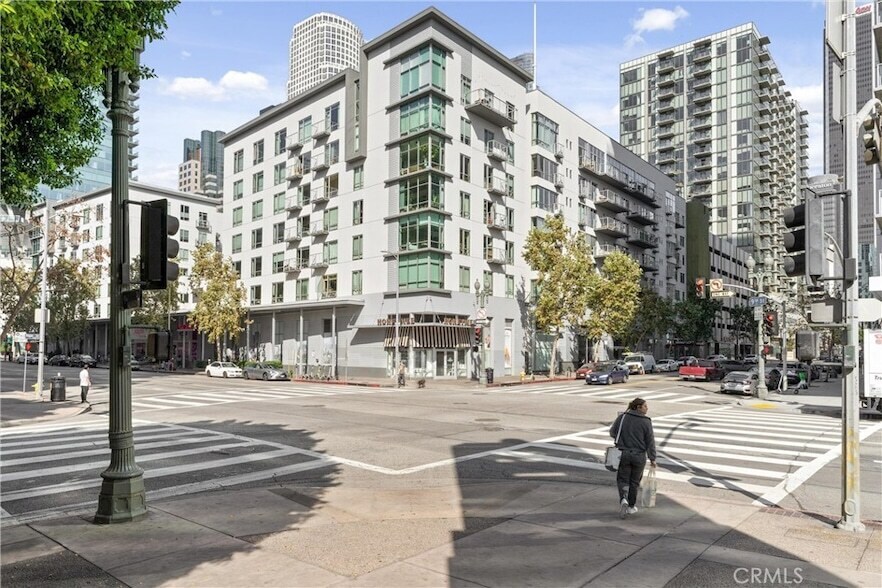 Primary Photo - 645 W 9th St