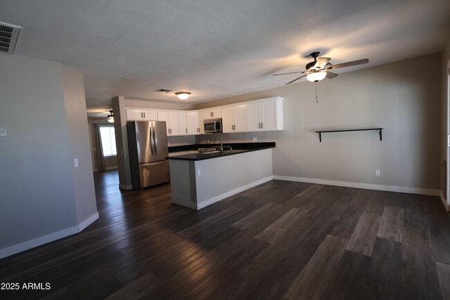 Foto del edificio - 20230 N 32nd Ln