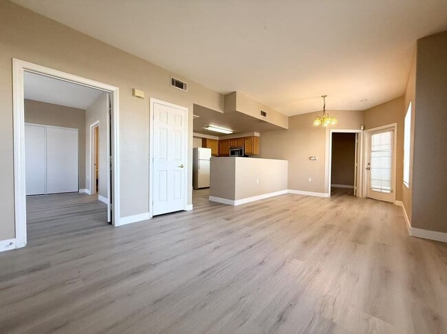 Building Photo - Gated condo boasts 2 bedrooms and 2 bathrooms