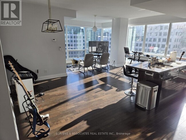 Building Photo - 80 John St