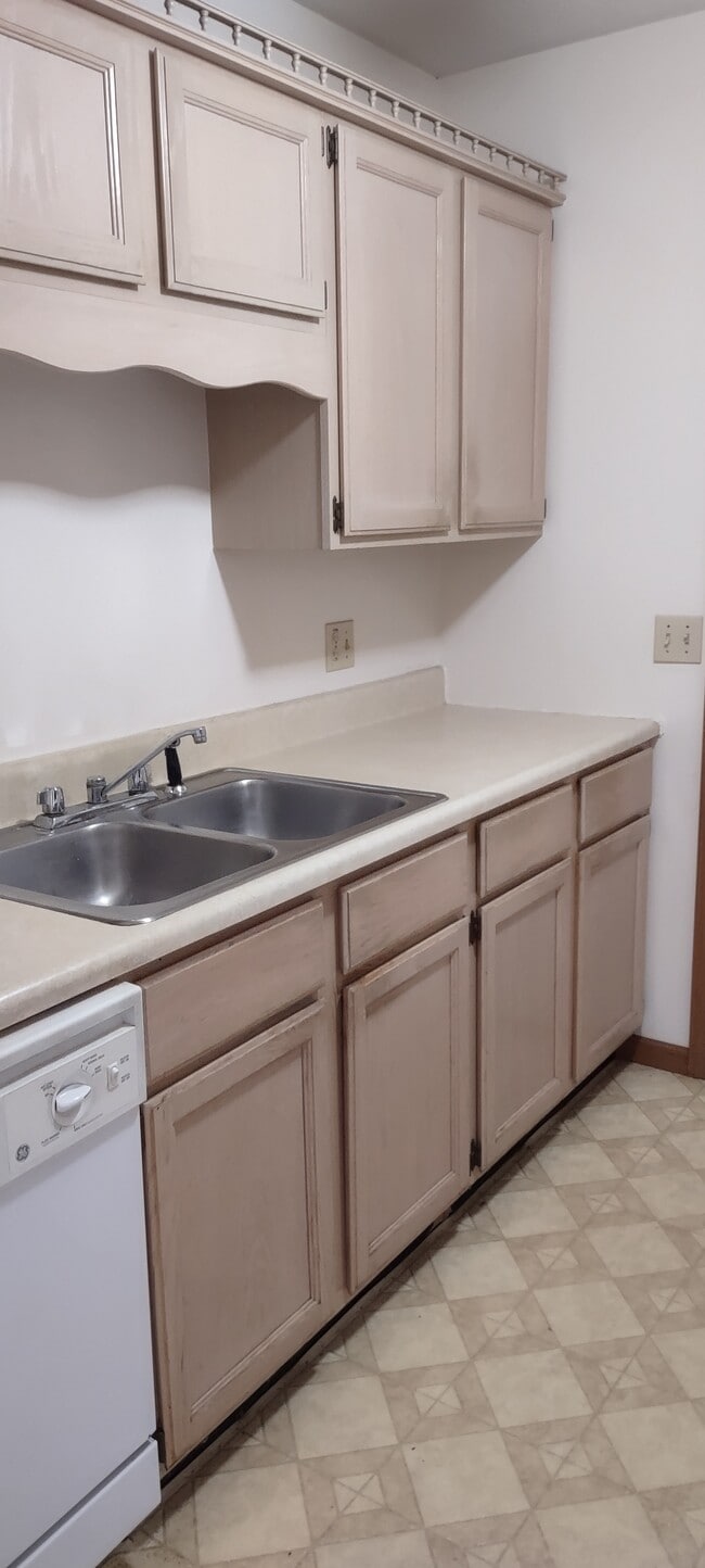Kitchen 2 - includes dishwasher - 5280 Fuller Dr