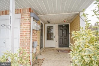 Building Photo - 117 Chaucer Rd