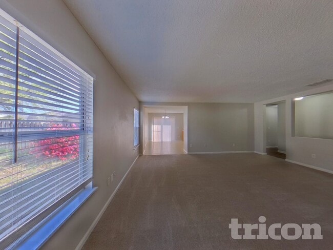 Building Photo - 7125 Beekman Lake Dr