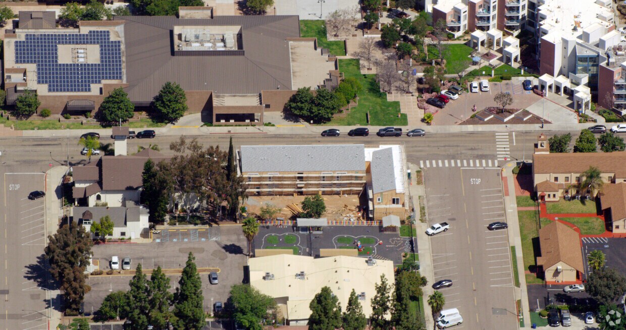 Primary Photo - 235 E Lexington Ave