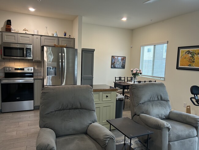 Building Photo - 2273 W Echo Ln