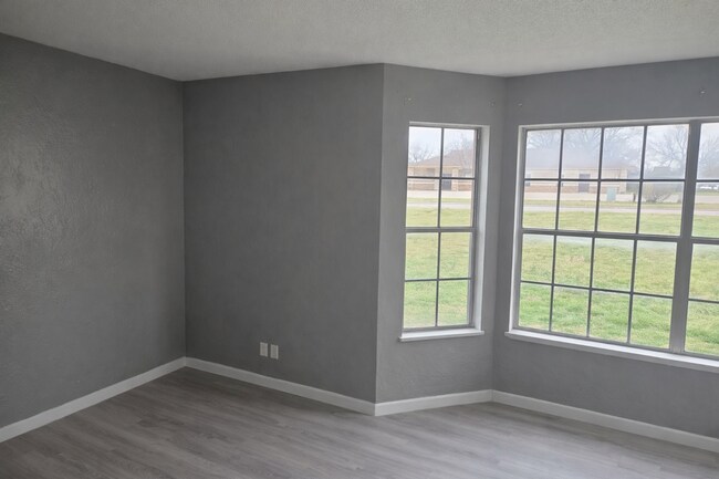 Foto del edificio - 401 N. East Avenue-23