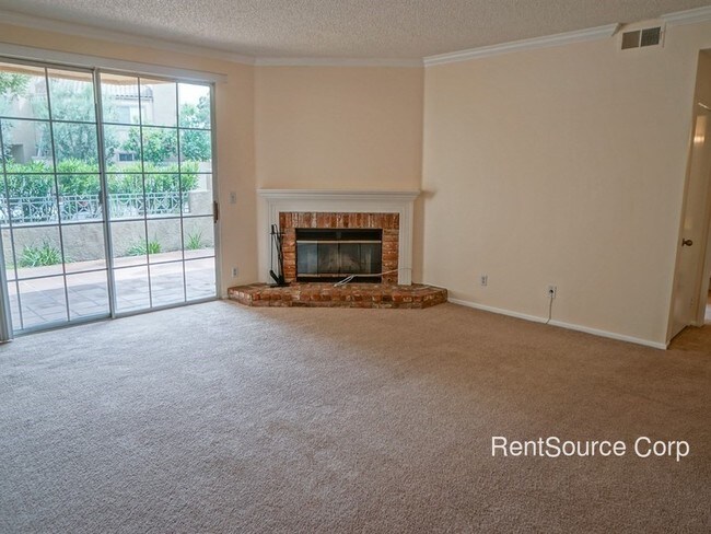 Building Photo - 23633 Del Monte Dr