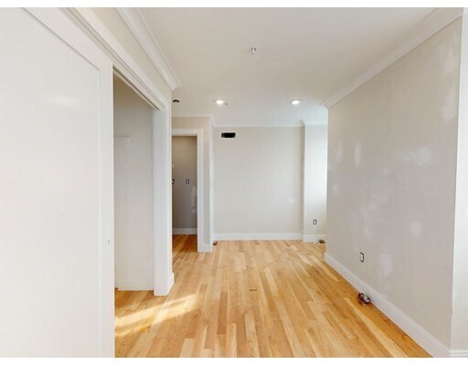 Primary Photo - 42 Lexington St