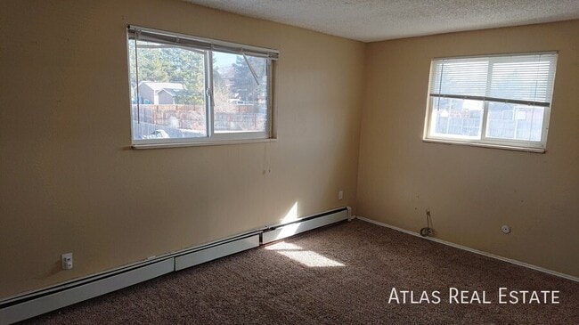 Building Photo - 910 Bishop Ct