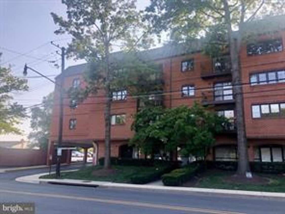 VERY SPACIOUS CONDO ON 3RD FLOOR WITH ELEV... - VERY SPACIOUS CONDO ON 3RD FLOOR WITH ELEV...