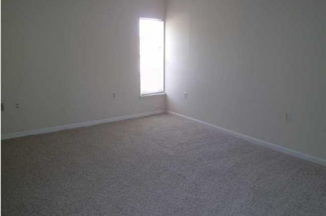 Building Photo - 402 Marshall Ct