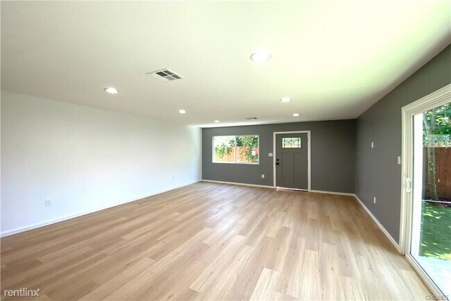 Foto del edificio - 3 br, 2 bath House - 14250 Kittridge St