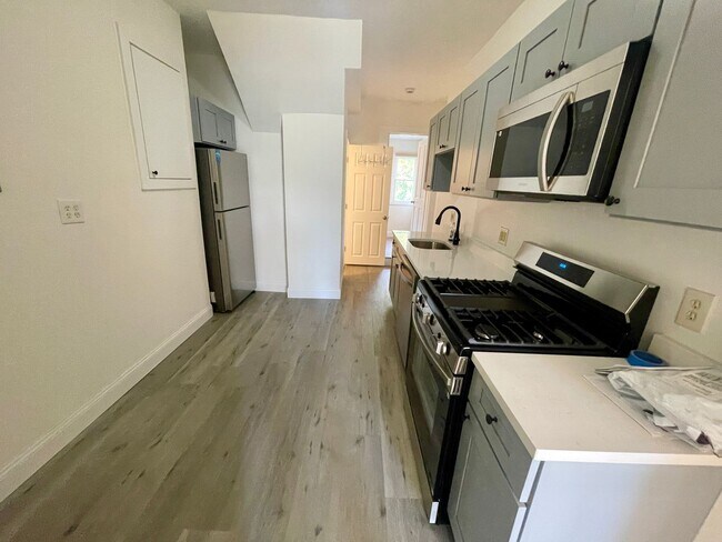 Building Photo - BROOKLINE 2BED NO FEE ON BEACON ST