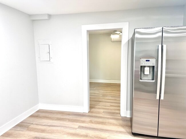 Photo - 405 Elliott Ave Apartment