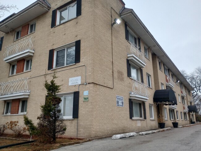 Building Photo - 7819 S South Shore Dr