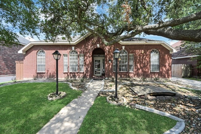 Building Photo - 6406 Castle Ln Dr