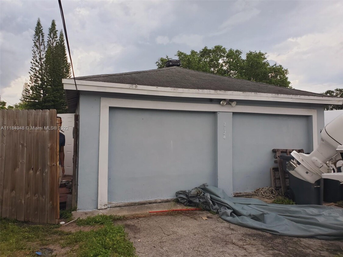 Primary Photo - 2124 Scott St