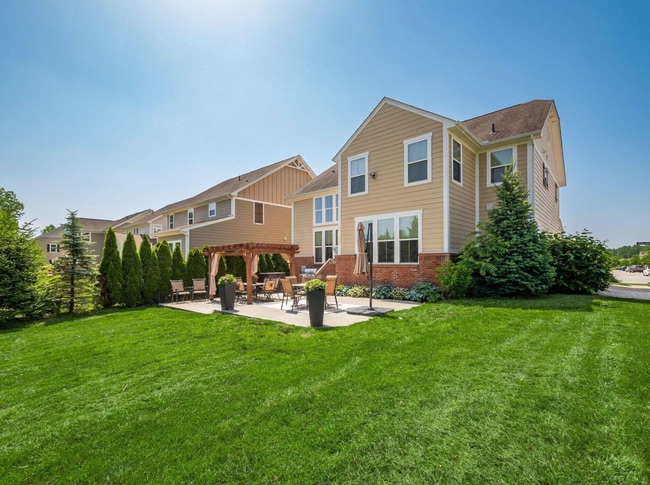 Building Photo - 7916 Avaleen Cir