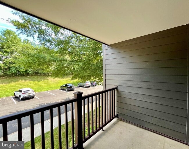 Building Photo - 2217 Sayre Dr