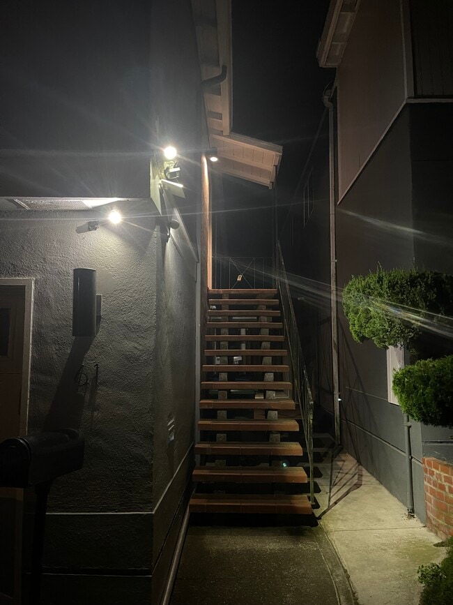 Building Photo - 61 Alta Vista Way