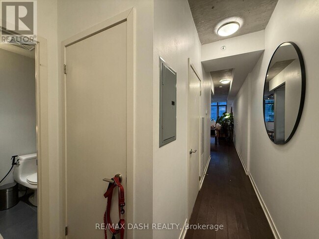 Photo du bâtiment - 8 Gladstone Ave