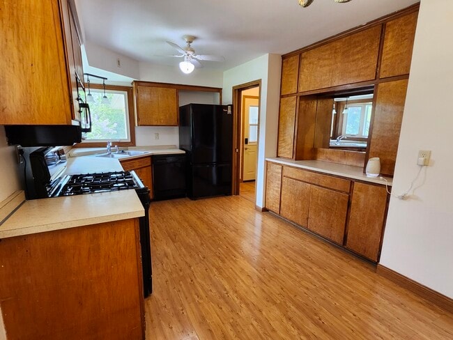 Building Photo - 6618 South Dr