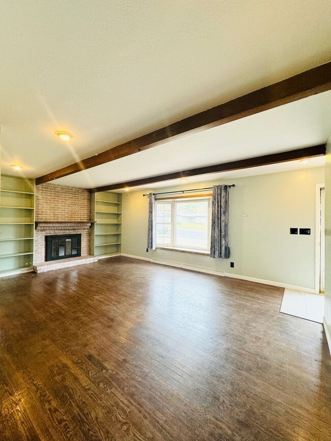 Foto del edificio - Large 3 Bed, 3 Bath House In Greeley - 4 bonus rooms in basement!