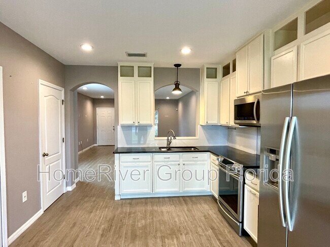 Building Photo - 15811 Stable Run Dr