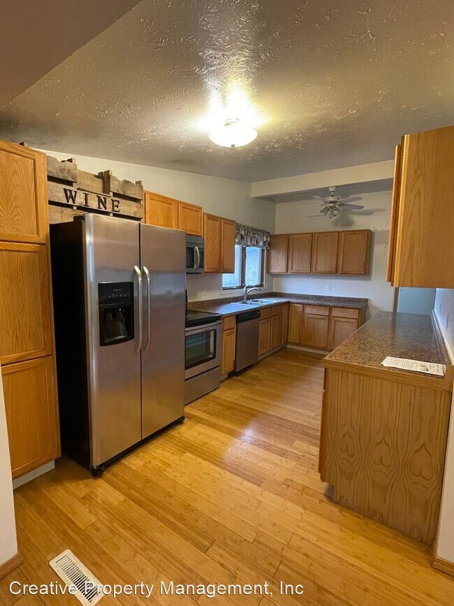 Building Photo - 4 br, 1 bath House - 2600 1st Ave SW