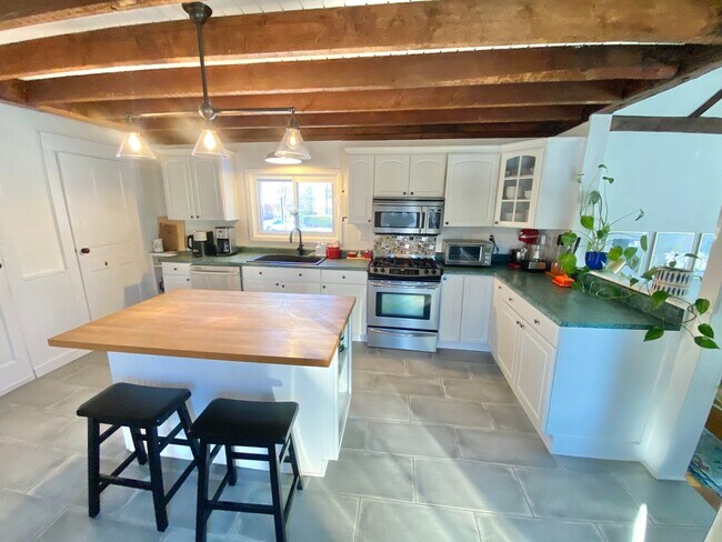 Photo - 3 Bedroom House Colchester Available 8/15
