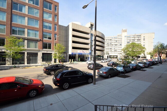 Foto del edificio - 46 Westland Ave