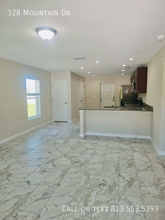 Foto del edificio - 328 Mountain Dr