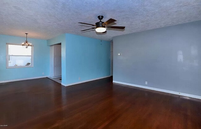 Building Photo - 348 Seaview Ave