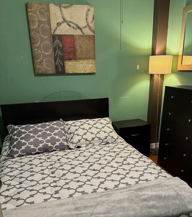 Foto del edificio - 448 E 87th St