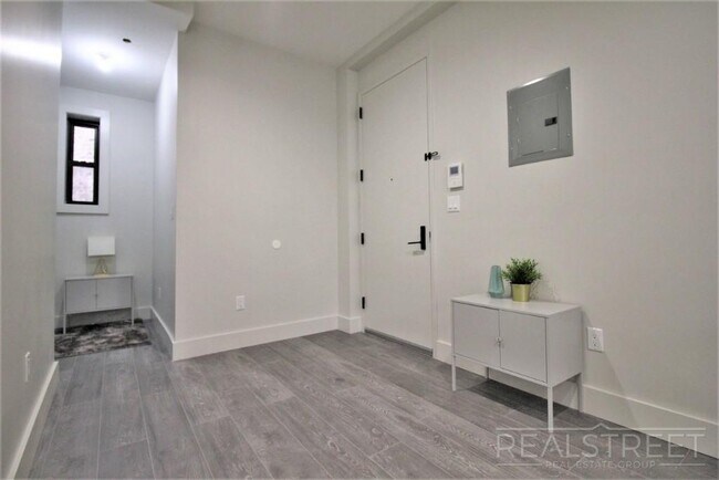 Foto del edificio - Brand New 1 Bed w Full Kitchen Amenities i...