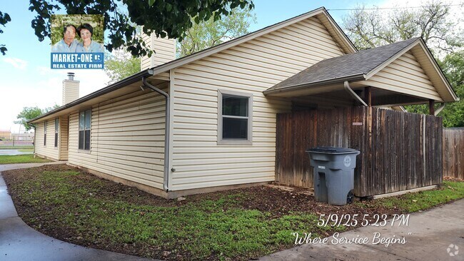 Building Photo - 910 NW Ferris Ave