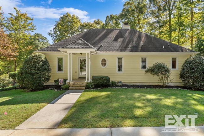 Foto del edificio - Incredible Lake House in Gaston Heights