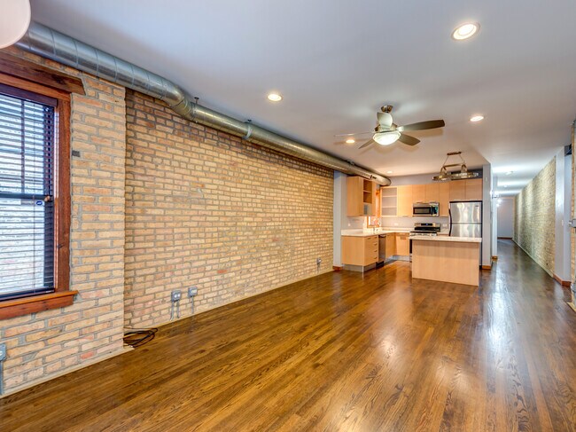 Building Photo - 7020 N Paulina St