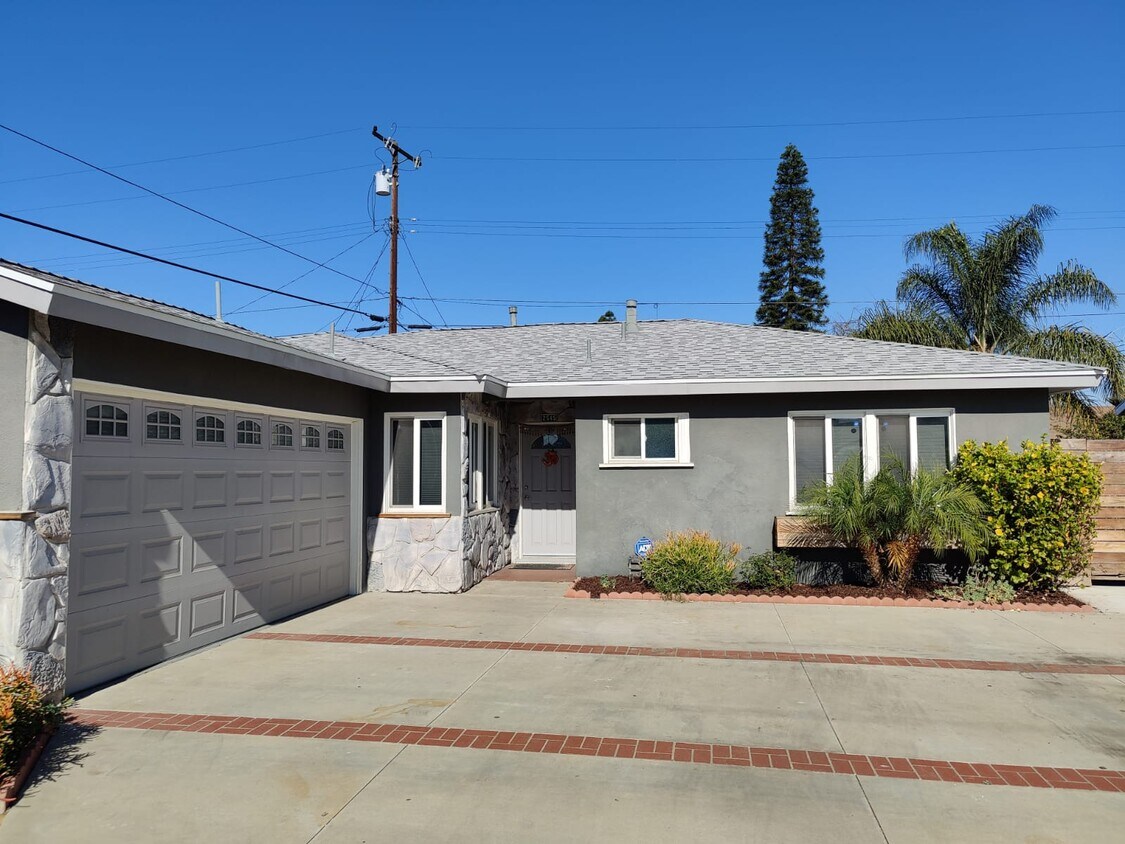 Primary Photo - 2545 W Gramercy Ave