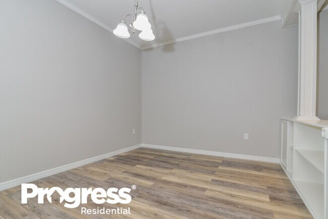 Building Photo - 2111 Waseca Ln