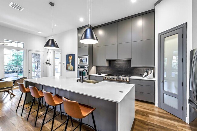 Foto del edificio - 5119 Luke Ridge Ln