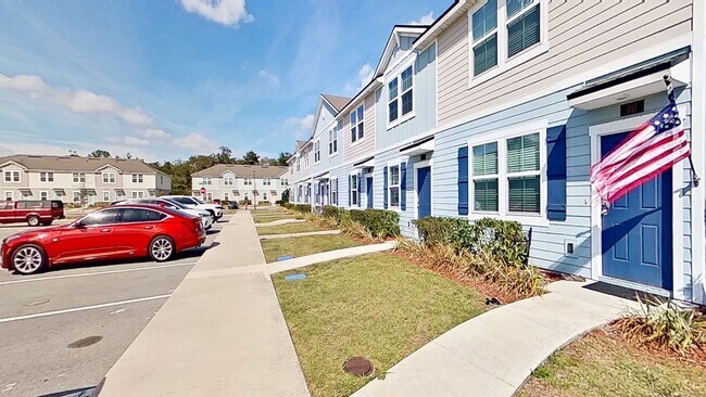 Building Photo - Beautiful townhome in Whispering Creek available now!