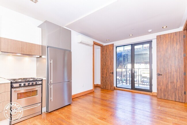 Foto del edificio - 865 Willoughby Ave