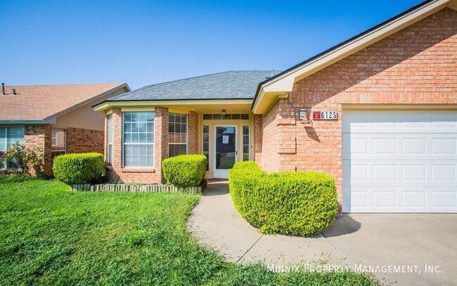 Foto del edificio - 6125 8th Dr