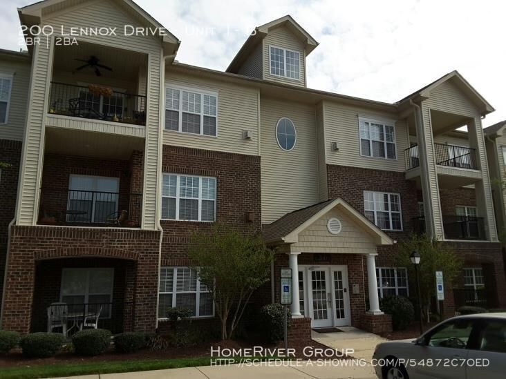 Foto principal - Spacious two bedrooms/two bathrooms condo