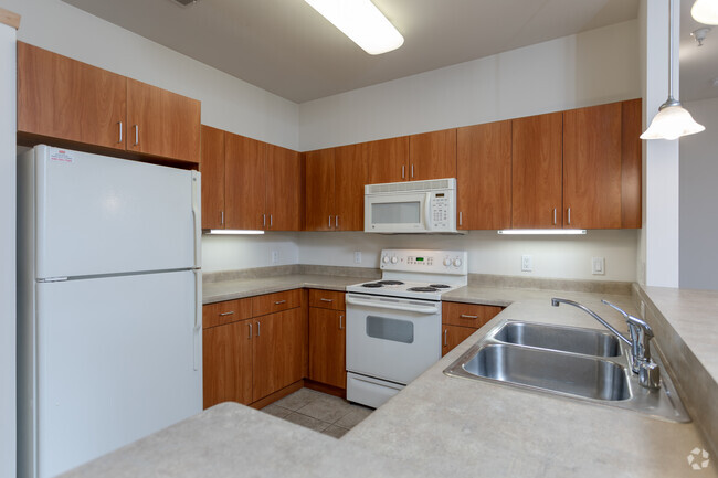 2BR, 1BA - 1,000SF - Kennedy Place